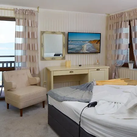 Elea Aparthotel 2*